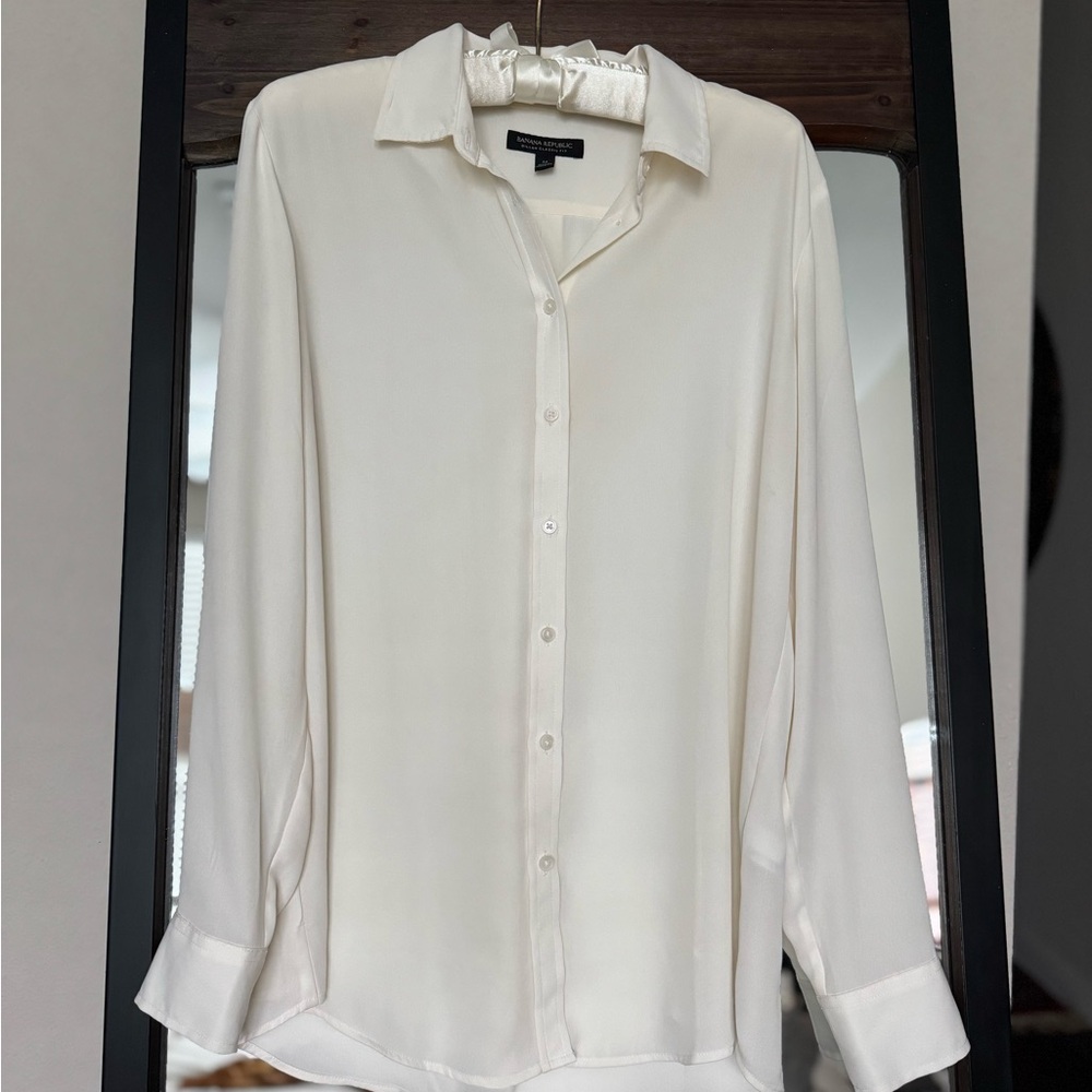 Banana Republic Off-White Casual Button Down Shirt
